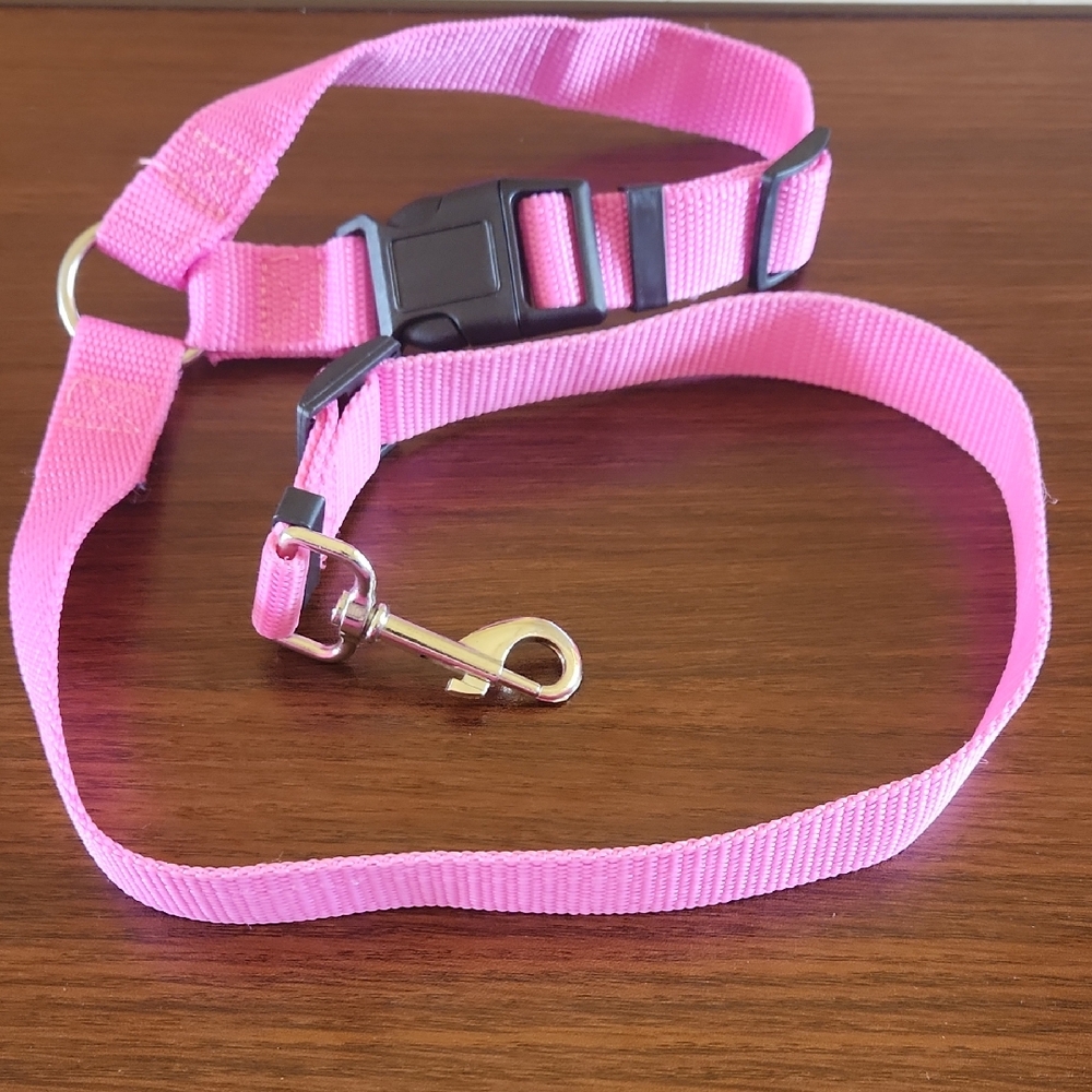 Pink Dog Car Strap with Metal Clip